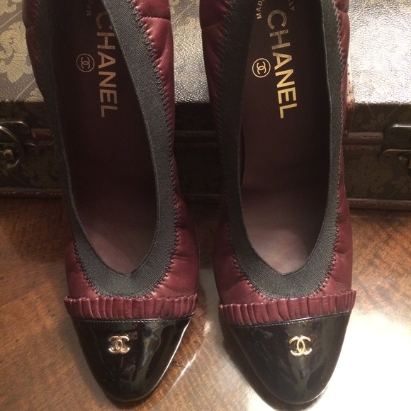 SOLD Authentic Chanel Lambskin Pumps, Size 40 - Picture 7 of 9